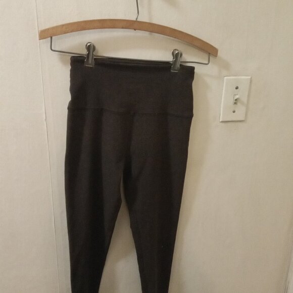 Beyond Yoga Sz M dark brown leggings - Flaws - small hole that was stitched - Picture 2 of 7